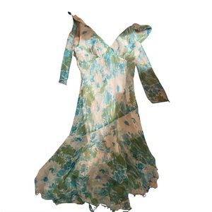 CUTE BEACHY FLOWY DRESS SIZE 3